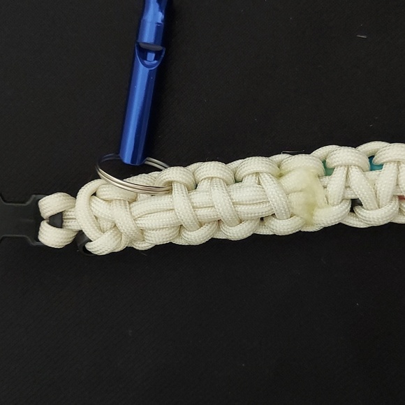 Survival Bracelet and Whistle (NEW) - Picture 4 of 8